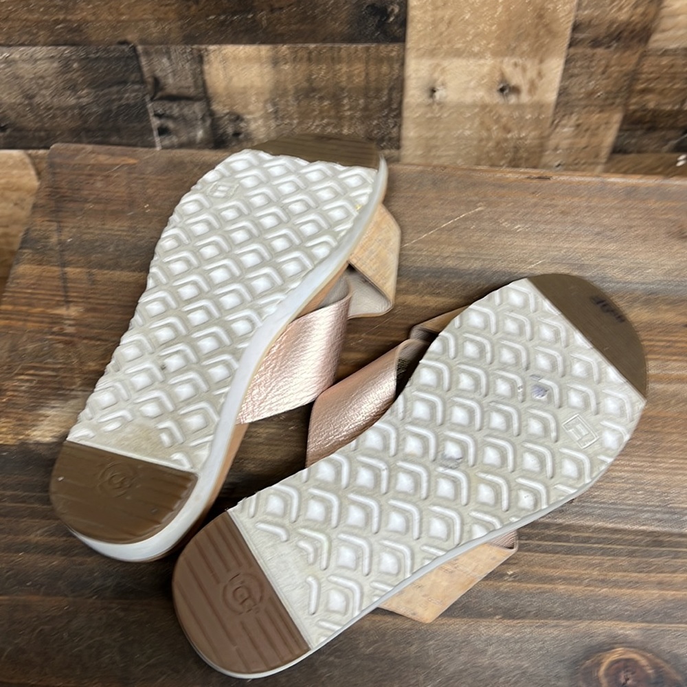 UGG Kari Treadlite Women's Rose Gold Metallic Cork Leather Slide‎ Sandals Size - Picture 8 of 8